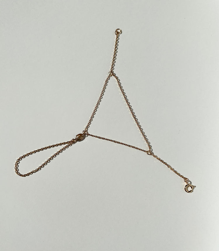 ESSENCE hand chain with sapphire