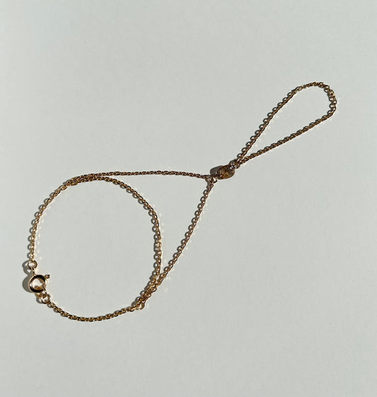 ESSENCE hand chain with sapphire