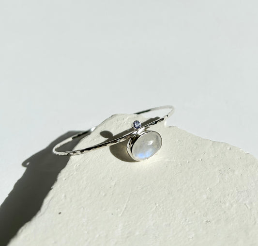 NEREID textured bangle with gemstones