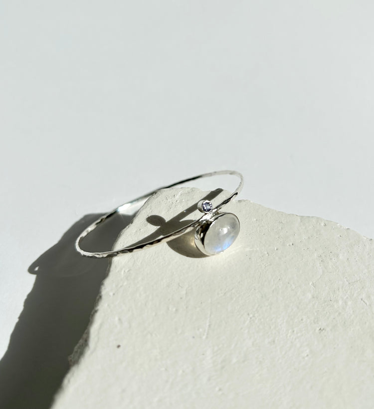 NEREID textured bangle with gemstones