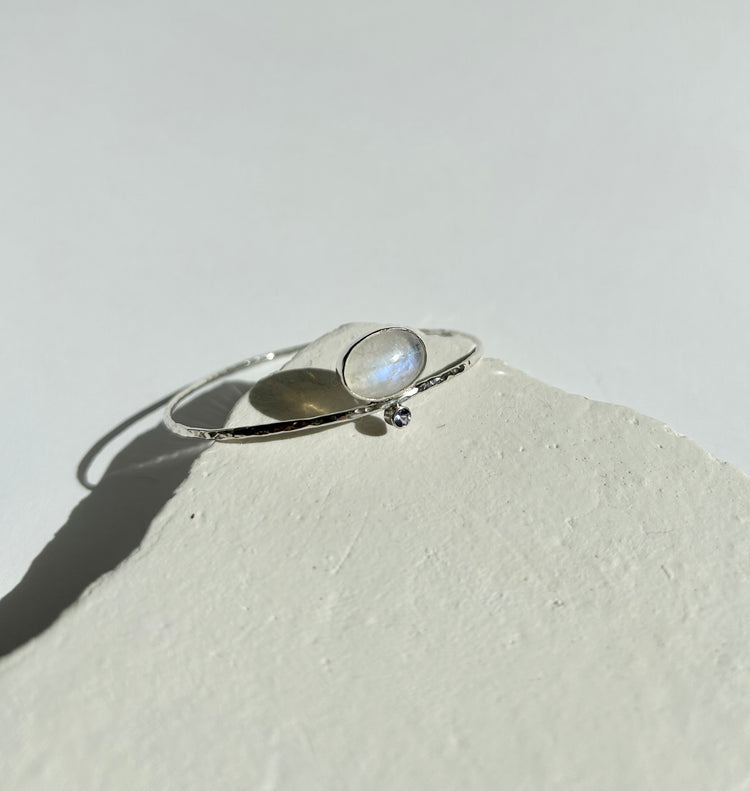NEREID textured bangle with gemstones