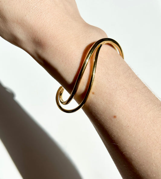 SHELL wavy bangle