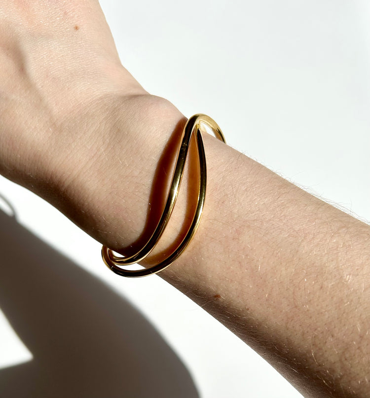 SHELL wavy bangle