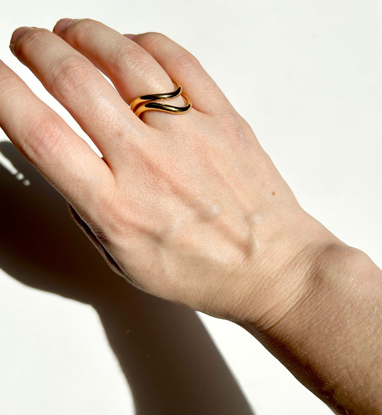 NAUTILUS wavy ring